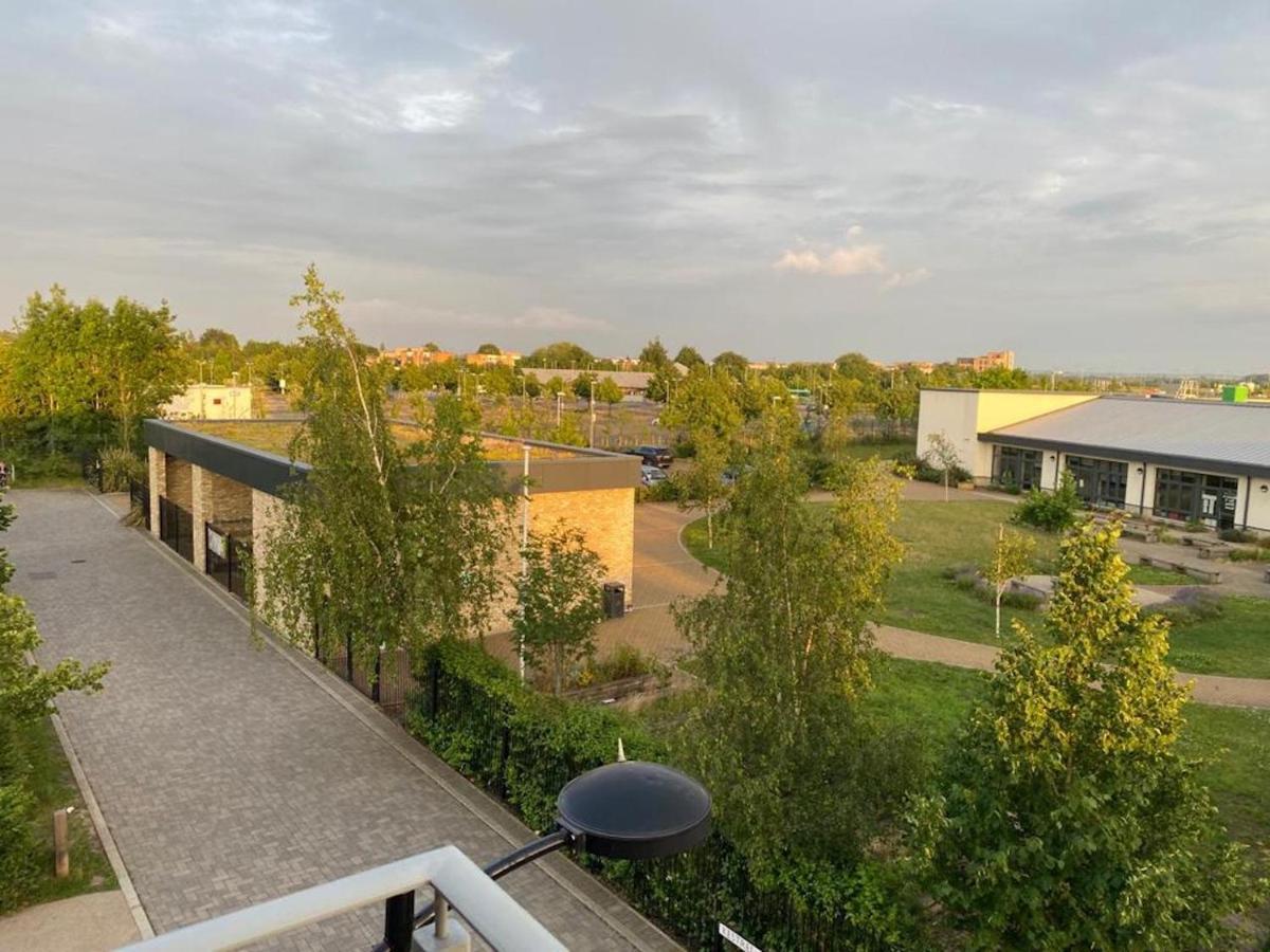 Contemporary Trumpington Apartment With Self Check-In ,Free On-Site Parking, Terrace, Super Fast Wifi & 5 Mins Drive To Papworth & Addenbrookes Hospitals เคมบริดจ์ ภายนอก รูปภาพ