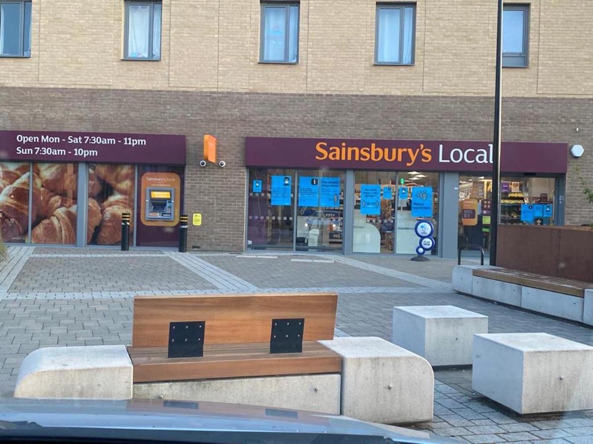 Contemporary Trumpington Apartment With Self Check-In ,Free On-Site Parking, Terrace, Super Fast Wifi & 5 Mins Drive To Papworth & Addenbrookes Hospitals เคมบริดจ์ ภายนอก รูปภาพ