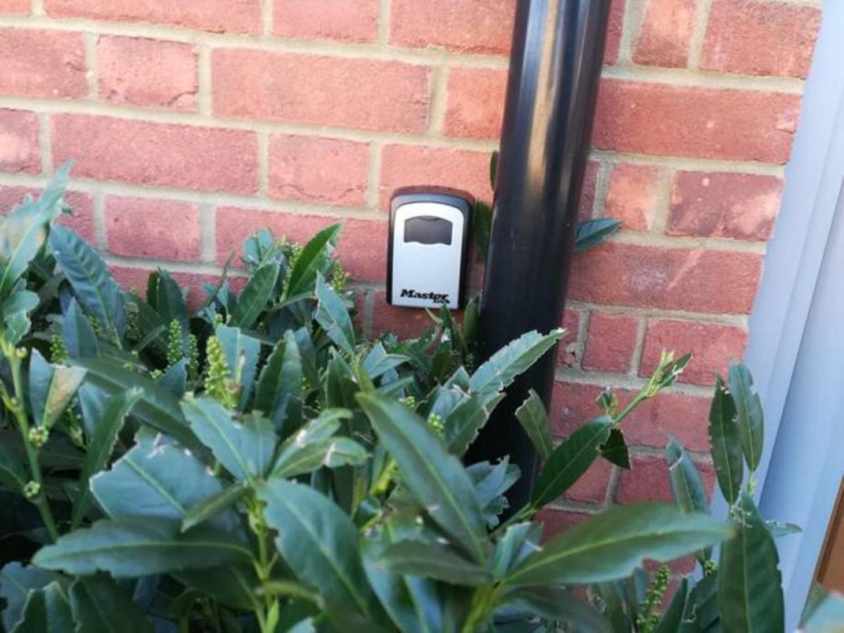 Contemporary Trumpington Apartment With Self Check-In ,Free On-Site Parking, Terrace, Super Fast Wifi & 5 Mins Drive To Papworth & Addenbrookes Hospitals เคมบริดจ์ ภายนอก รูปภาพ
