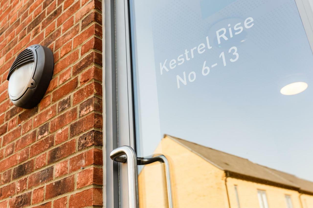 Contemporary Trumpington Apartment With Self Check-In ,Free On-Site Parking, Terrace, Super Fast Wifi & 5 Mins Drive To Papworth & Addenbrookes Hospitals เคมบริดจ์ ภายนอก รูปภาพ