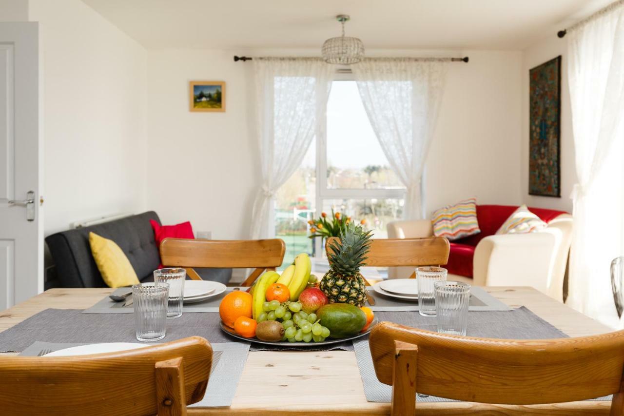 Contemporary Trumpington Apartment With Self Check-In ,Free On-Site Parking, Terrace, Super Fast Wifi & 5 Mins Drive To Papworth & Addenbrookes Hospitals เคมบริดจ์ ภายนอก รูปภาพ