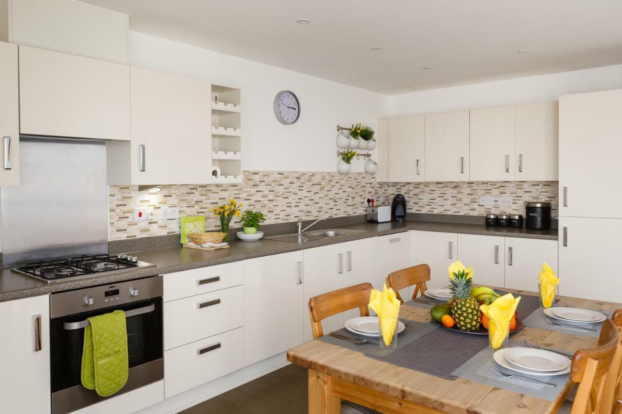 Contemporary Trumpington Apartment With Self Check-In ,Free On-Site Parking, Terrace, Super Fast Wifi & 5 Mins Drive To Papworth & Addenbrookes Hospitals เคมบริดจ์ ภายนอก รูปภาพ