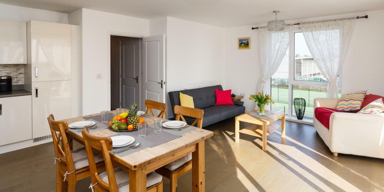 Contemporary Trumpington Apartment With Self Check-In ,Free On-Site Parking, Terrace, Super Fast Wifi & 5 Mins Drive To Papworth & Addenbrookes Hospitals เคมบริดจ์ ภายนอก รูปภาพ