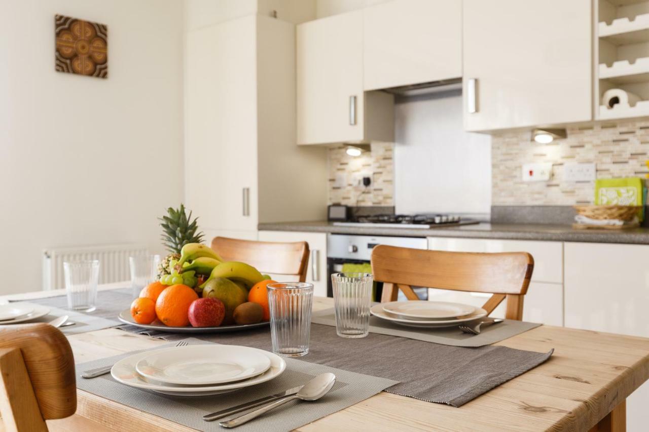 Contemporary Trumpington Apartment With Self Check-In ,Free On-Site Parking, Terrace, Super Fast Wifi & 5 Mins Drive To Papworth & Addenbrookes Hospitals เคมบริดจ์ ภายนอก รูปภาพ