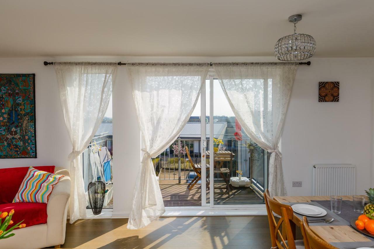 Contemporary Trumpington Apartment With Self Check-In ,Free On-Site Parking, Terrace, Super Fast Wifi & 5 Mins Drive To Papworth & Addenbrookes Hospitals เคมบริดจ์ ภายนอก รูปภาพ