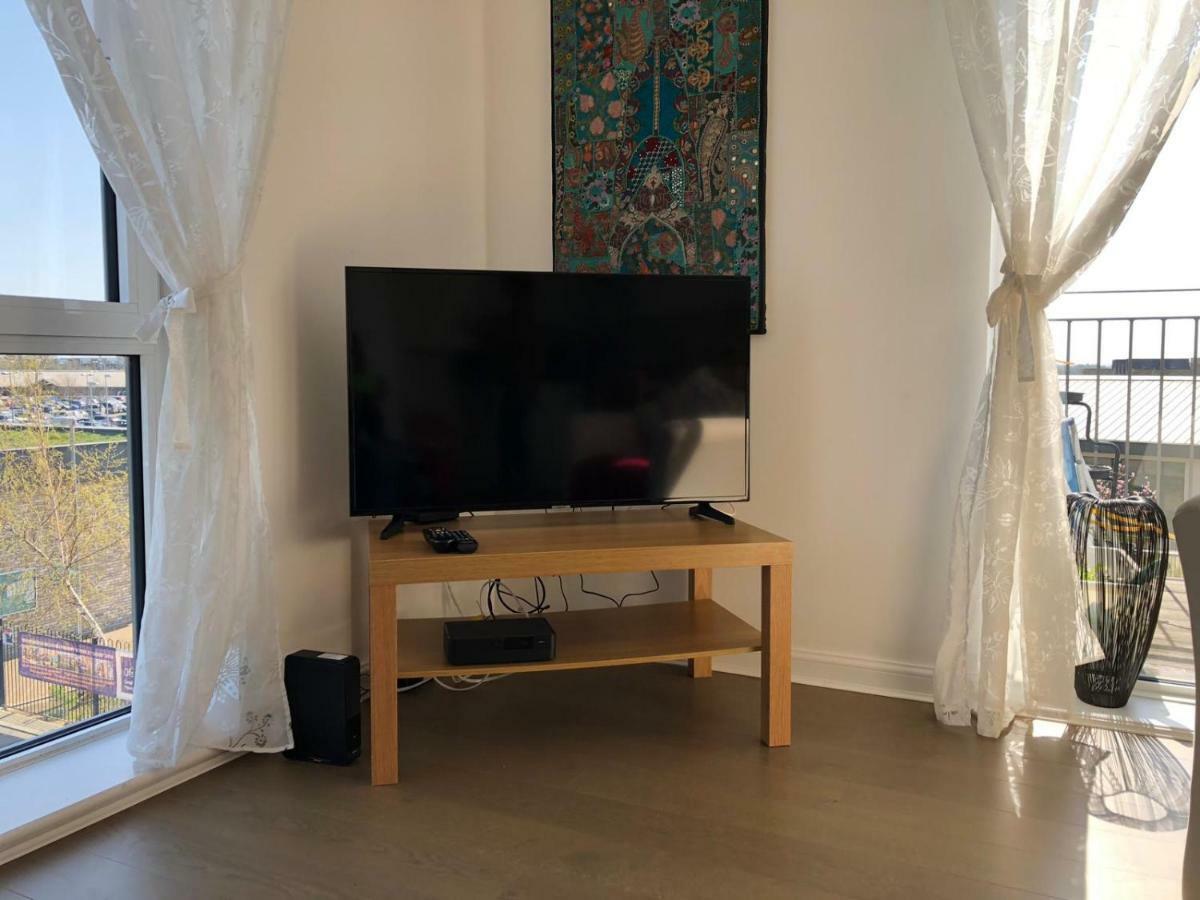 Contemporary Trumpington Apartment With Self Check-In ,Free On-Site Parking, Terrace, Super Fast Wifi & 5 Mins Drive To Papworth & Addenbrookes Hospitals เคมบริดจ์ ภายนอก รูปภาพ