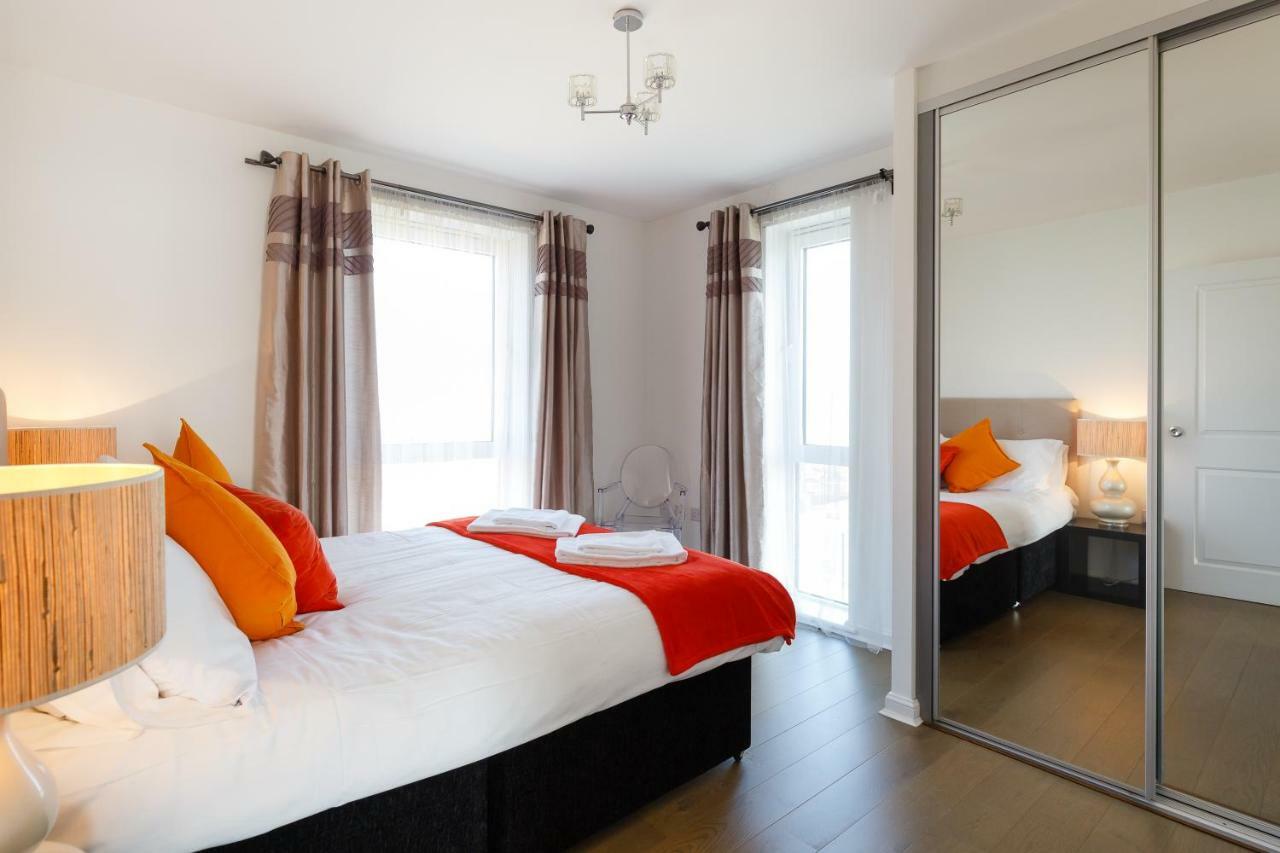 Contemporary Trumpington Apartment With Self Check-In ,Free On-Site Parking, Terrace, Super Fast Wifi & 5 Mins Drive To Papworth & Addenbrookes Hospitals เคมบริดจ์ ภายนอก รูปภาพ