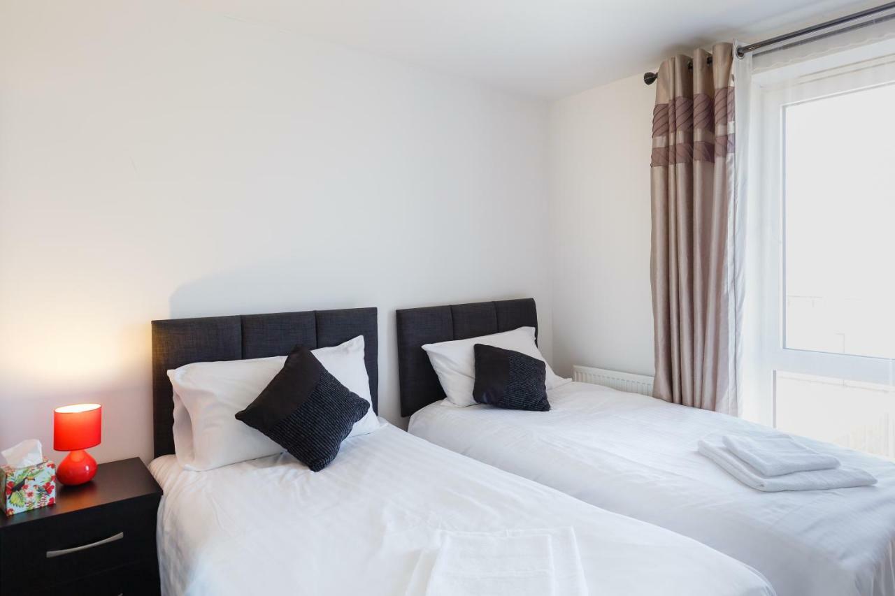 Contemporary Trumpington Apartment With Self Check-In ,Free On-Site Parking, Terrace, Super Fast Wifi & 5 Mins Drive To Papworth & Addenbrookes Hospitals เคมบริดจ์ ภายนอก รูปภาพ