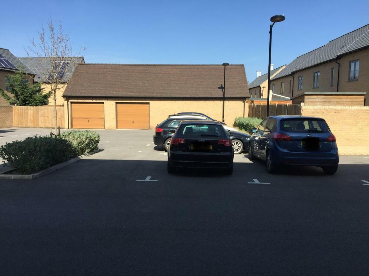 Contemporary Trumpington Apartment With Self Check-In ,Free On-Site Parking, Terrace, Super Fast Wifi & 5 Mins Drive To Papworth & Addenbrookes Hospitals เคมบริดจ์ ภายนอก รูปภาพ